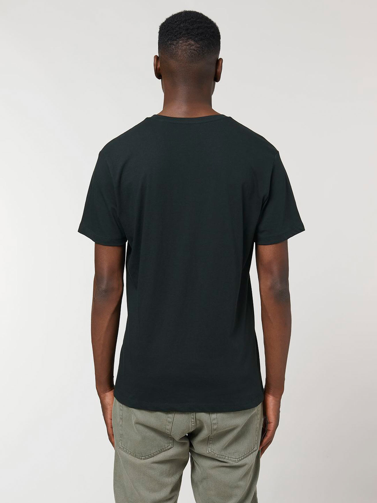 Schwarzes Basic T-Shirt mit V-Ausschnitt - ökofair